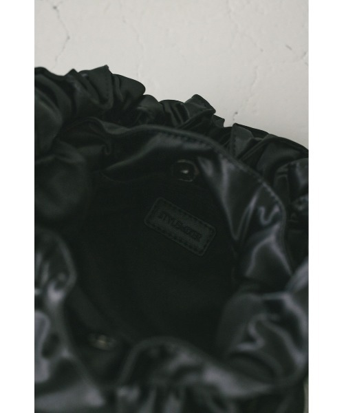 STYLEMIXER（スタイルミキサー）の「サテンギャザーハンドルバッグ（ハンドバッグ・レディース・ブラック/ネイビー/ブラウン・FREE）」の22枚目の写真