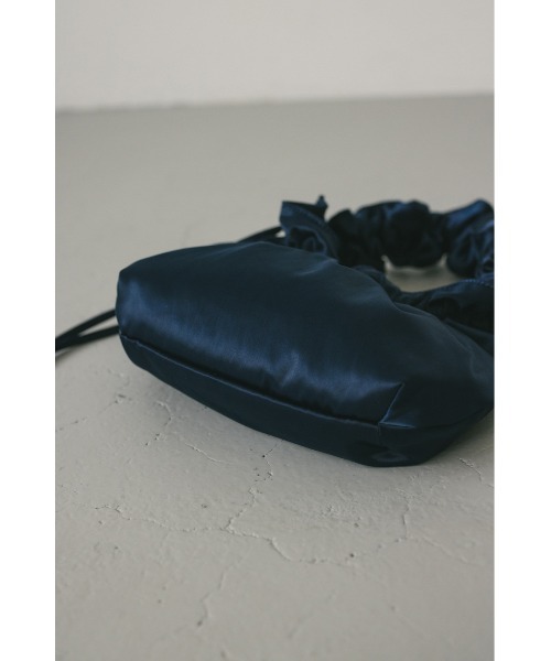 STYLEMIXER（スタイルミキサー）の「サテンギャザーハンドルバッグ（ハンドバッグ・レディース・ブラック/ネイビー/ブラウン・FREE）」の7枚目の写真