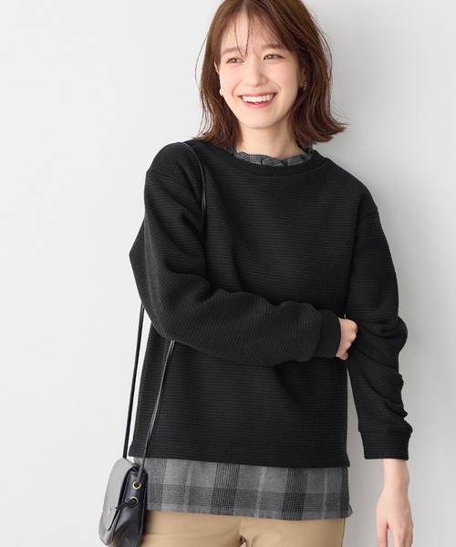 Viola e Viola(ヴィオラエヴィオラ)の「ブークレ裏起毛 レイヤード風プルオーバー(Tシャツ/カットソー・レディース・アイボリー/ブラック/グレー・M/L/LL/3L)」の4枚目の写真