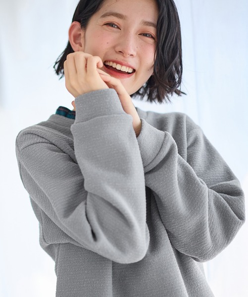Viola e Viola(ヴィオラエヴィオラ)の「ブークレ裏起毛 レイヤード風プルオーバー(Tシャツ/カットソー・レディース・アイボリー/ブラック/グレー・M/L/LL/3L)」の12枚目の写真