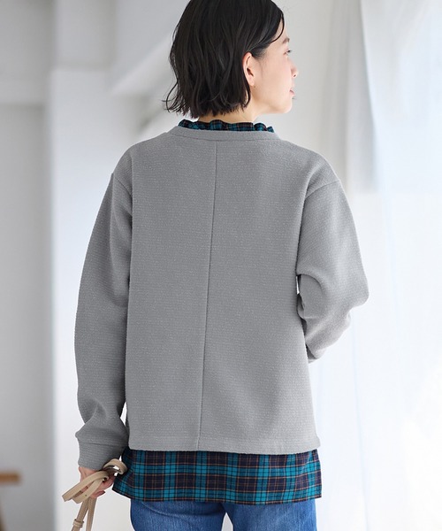 Viola e Viola(ヴィオラエヴィオラ)の「ブークレ裏起毛 レイヤード風プルオーバー(Tシャツ/カットソー・レディース・アイボリー/ブラック/グレー・M/L/LL/3L)」の18枚目の写真
