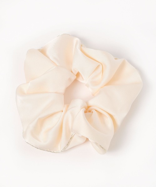 LAKOLE（ラコレ）の「パイピングラインシュシュ / 156390（シュシュ・レディース・ブラック/アイボリー/ネイビー・FREE）」の7枚目の写真