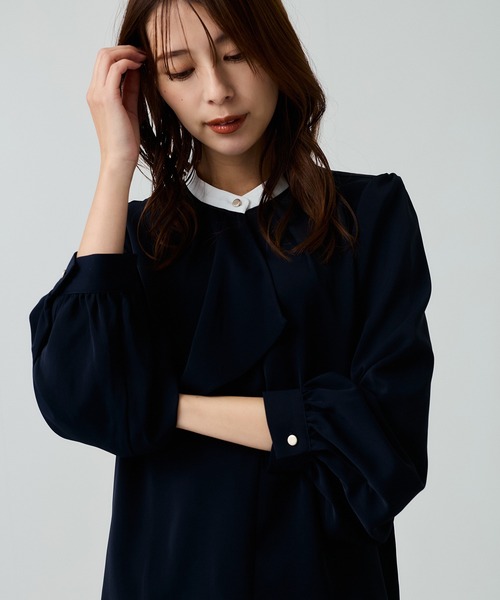 Jayro(ジャイロ)の「ドレープスカーフ衿配色ブラウス(シャツ/ブラウス・レディース・ブルー系その他5/ピンク系その他2/ネイビー/ホワイト・M)」の3枚目の写真