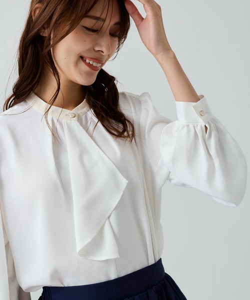 Jayro(ジャイロ)の「ドレープスカーフ衿配色ブラウス(シャツ/ブラウス・レディース・ブルー系その他5/ピンク系その他2/ネイビー/ホワイト・M)」の2枚目の写真