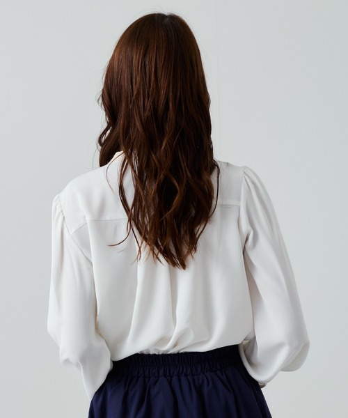 Jayro(ジャイロ)の「ドレープスカーフ衿配色ブラウス(シャツ/ブラウス・レディース・ブルー系その他5/ピンク系その他2/ネイビー/ホワイト・M)」の7枚目の写真