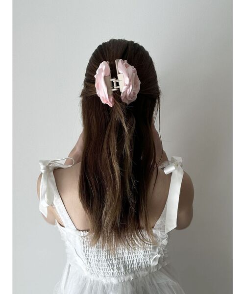 CALNAMUR（カルナムール）の「ROSE HAIR CLIP/ローズヘアクリップ（バレッタ/ヘアクリップ・レディース・ライトイエロー/ピンク・FREE）」の4枚目の写真