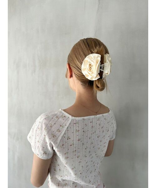 CALNAMUR（カルナムール）の「ROSE HAIR CLIP/ローズヘアクリップ（バレッタ/ヘアクリップ・レディース・ライトイエロー/ピンク・FREE）」の6枚目の写真