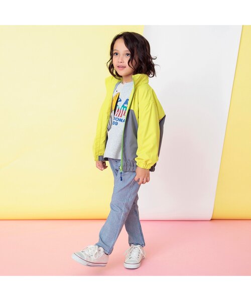 BREEZE（ブリーズ）の「【フードがしまえる/ジュニア対応】カラバリウィンドブレーカー（ナイロンジャケット・キッズ・レインボー/ブラック/ライム/キャメル/ベージュ/ピンク・90/100/120/150/140/160/130/110）」の7枚目の写真