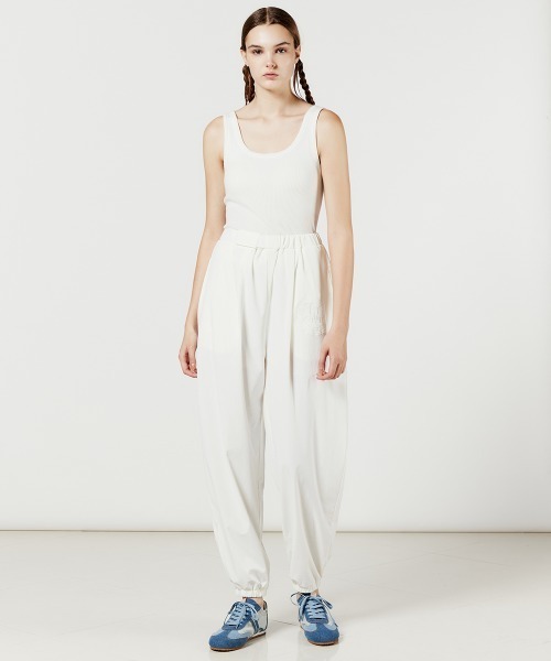 DOUBLE STANDARD CLOTHING(ダブルスタンダードクロージング)の「撥水ナイロンストレッチパンツ(スラックス・レディース・ネイビー/オフホワイト・38/36)」の16枚目の写真