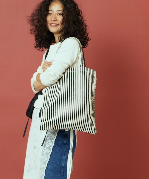 Freada(フリーダ)の「beej/ビージ Flocky Print Canvas Bag/フロッキー プリント キャンバス バッグ 限定展開(トートバッグ・レディース・ブラック/イエロー・ONE SIZE)」の5枚目の写真