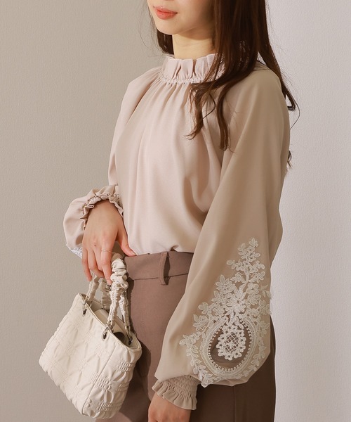 Lace Ladies（レースレディース）の「袖レース スタンドカラー 長袖 ギャザー ブラウス（シャツ/ブラウス・レディース・ネイビー/ベージュ/ホワイト/ブラック・FREE/S）」の3枚目の写真