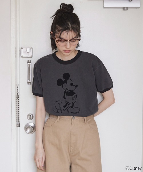 Disney(ディズニー)の「【Unblend】【GOOD ROCK SPEED】グッドロックスピード 別注 / MICKEY MOUSE / ミッキーマウス / フロッキープリントTシャツ(Tシャツ/カットソー・レディース・ネイビー/チャコール・L)」の18枚目の写真