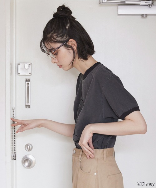 Disney(ディズニー)の「【Unblend】【GOOD ROCK SPEED】グッドロックスピード 別注 / MICKEY MOUSE / ミッキーマウス / フロッキープリントTシャツ(Tシャツ/カットソー・レディース・ネイビー/チャコール・L)」の21枚目の写真