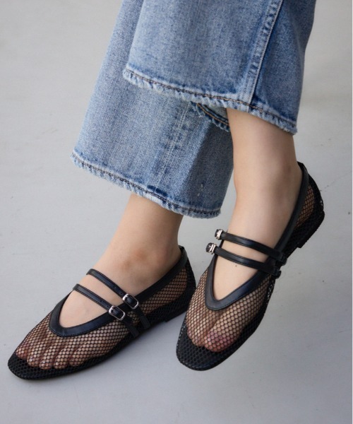 AZUL by moussy（アズールバイマウジー）の「ダブルベルトメッシュフラットパンプス（パンプス・レディース・シルバー/ブラック・SMALL/MEDIUM/LARGE/LL）」の17枚目の写真