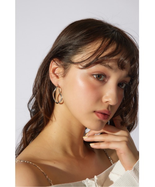 rienda（リエンダ）の「ニュアンスフープピアス（ピアス（両耳用）・レディース・ゴールド/シルバー・FREE）」の7枚目の写真