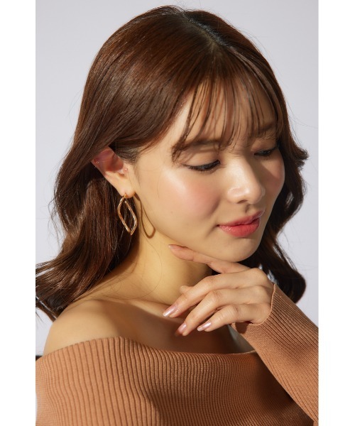 rienda（リエンダ）の「ニュアンスフープピアス（ピアス（両耳用）・レディース・ゴールド/シルバー・FREE）」の12枚目の写真