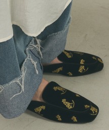 Unitage（ユニテージ）の「タイガー刺繍フラットミュール【select item】（パンプス）」