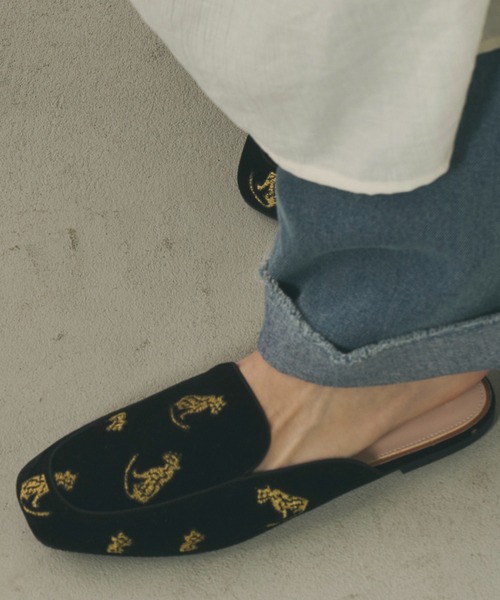 Unitage(ユニテージ)の「タイガー刺繍フラットミュール【select item】(パンプス・レディース・ブラック・MEDIUM/LARGE)」の5枚目の写真