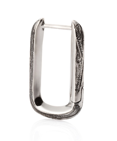 LION HEART(ライオンハート)の「【生産終了モデル】“HAWAIIAN”レクタングルラインフープピアス/サージカルステンレス(金属アレルギー対応)【LION HEART / ライオンハート】(ピアス(片耳用)・メンズ・シルバー・ONE SIZE)」の6枚目の写真