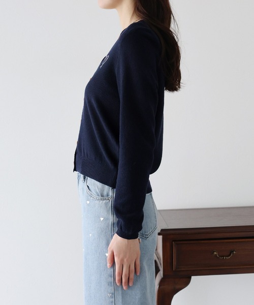 BLUEEAST(ブルーイースト)の「ハート刺繍カーディガン(カーディガン/ボレロ・レディース・ベージュ/ネイビー/サックスブルー・MEDIUM)」の18枚目の写真