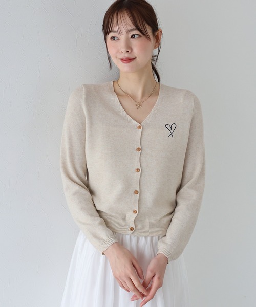 BLUEEAST(ブルーイースト)の「ハート刺繍カーディガン(カーディガン/ボレロ・レディース・ベージュ/ネイビー/サックスブルー・MEDIUM)」の10枚目の写真