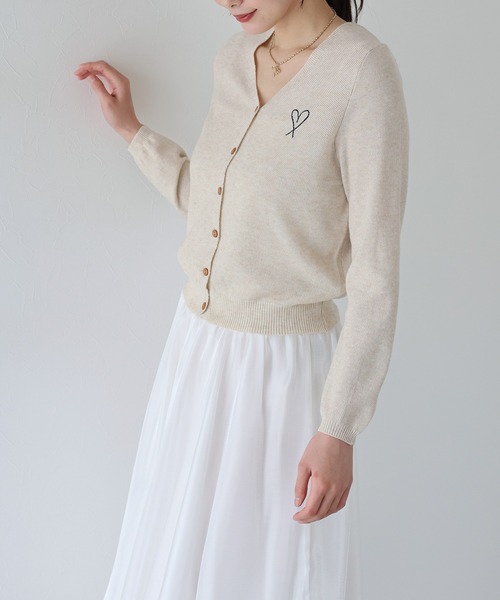 BLUEEAST(ブルーイースト)の「ハート刺繍カーディガン(カーディガン/ボレロ・レディース・ベージュ/ネイビー/サックスブルー・MEDIUM)」の9枚目の写真