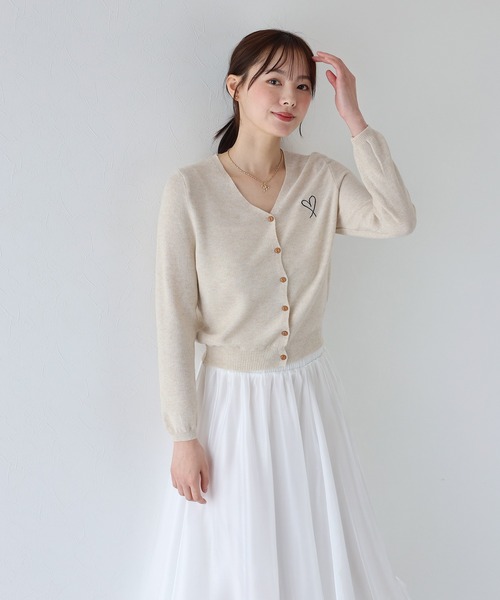 BLUEEAST(ブルーイースト)の「ハート刺繍カーディガン(カーディガン/ボレロ・レディース・ベージュ/ネイビー/サックスブルー・MEDIUM)」の7枚目の写真