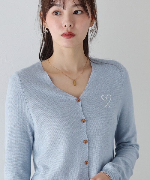 BLUEEAST(ブルーイースト)の「ハート刺繍カーディガン(カーディガン/ボレロ・レディース・ベージュ/ネイビー/サックスブルー・MEDIUM)」の5枚目の写真