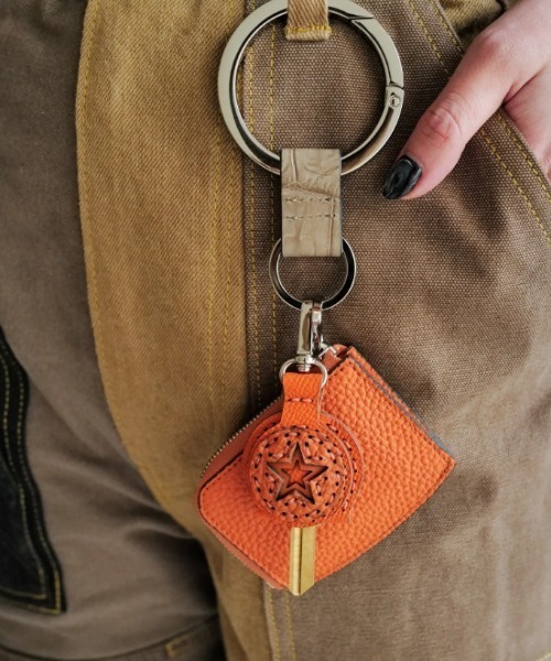 ITTI(イッチ)の「ITTI/イッチ/Art by ojagadesign "NUNKI" / DIPLO FJORD/ITTI-GOODS-075-ogaja-DF(キーケース/キーアクセサリー・メンズ・ブラック/グレー/オレンジ・F)」の8枚目の写真
