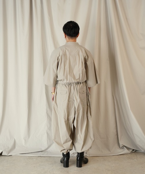 Aphlotus(アプロタス)の「スタンドカラー ウエストゴム 共ベルト付き HS ミリタリージャンプスーツ(つなぎ/オールインワン・メンズ・サンドベージュ/ブラック・MEDIUM/LARGE)」の18枚目の写真