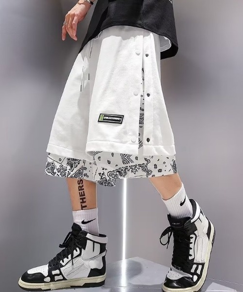 link lot(リンクロット)の「ペイズリーフェイクレイヤードサイドボタンハーフパンツ(その他パンツ・メンズ・ブラック/ホワイト・L/M)」の1枚目の写真
