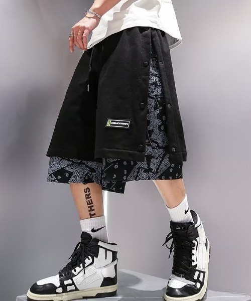 link lot(リンクロット)の「ペイズリーフェイクレイヤードサイドボタンハーフパンツ(その他パンツ・メンズ・ブラック/ホワイト・L/M)」の2枚目の写真