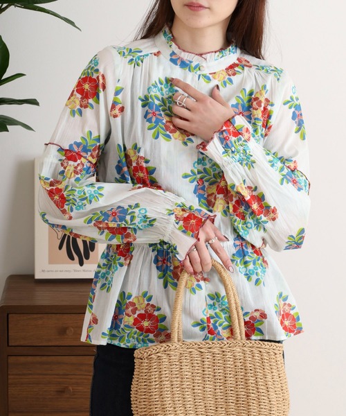 KILKI(キルキー)の「KILKI ブーケ柄ブラウス(シャツ/ブラウス・レディース・ホワイト/ネイビー・F)」の3枚目の写真