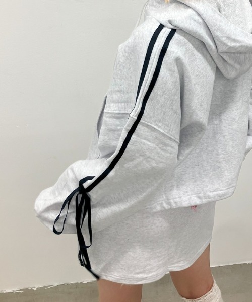 パーカー A'GEM/9 × .kom 「.KOM/ドットケーオーエム」 ラインジップパーカー レディース A'GEM/9 × .kom 『.KOM/ドットケーオーエム』 ラインジップ