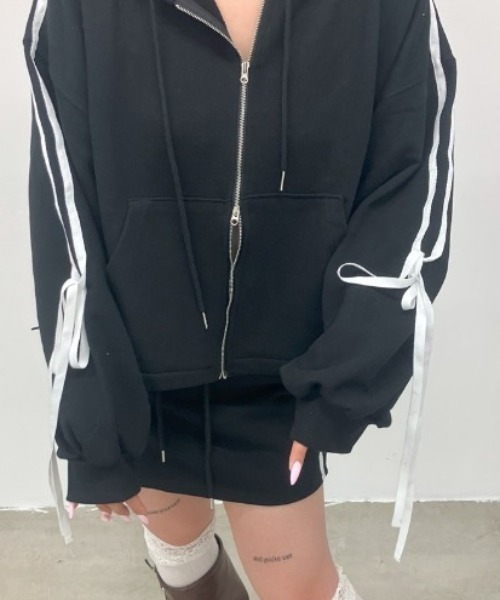 .KOM(ドットコム)の「A'GEM/9 × .kom 『.KOM/ドットケーオーエム』 ラインジップパーカー(パーカー・レディース・ブラック/グレー・FREE)」の10枚目の写真