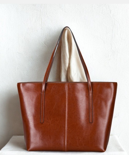 NiiNa(ニーナ)の「【 NiiNa / ニーナ 】高品質牛革 シンプル トートバッグ(トートバッグ・レディース・ブラック/ブラウン/ダークブラウン/レッド・FREE)」の12枚目の写真