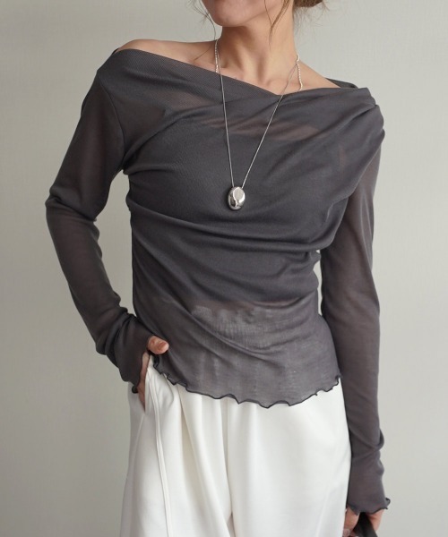 Rashik（ラシク）の「ルーズドレープシアートップス（Tシャツ/カットソー・レディース・ベージュ/チャコール/ホワイト/ブラック・FREE）」の3枚目の写真