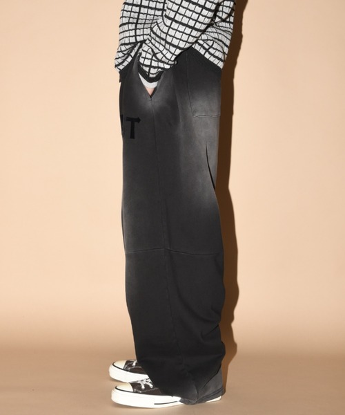SUPERTHANKS(スーパーサンクス)の「オーバーダイ加工&フロッキープリント サイドタックワイドパンツ/Sun faded Flocky print Sweat Side-tuck Wide Pants(スウェットパンツ・メンズ・ブラウン/ブラック・S/M/L)」の16枚目の写真