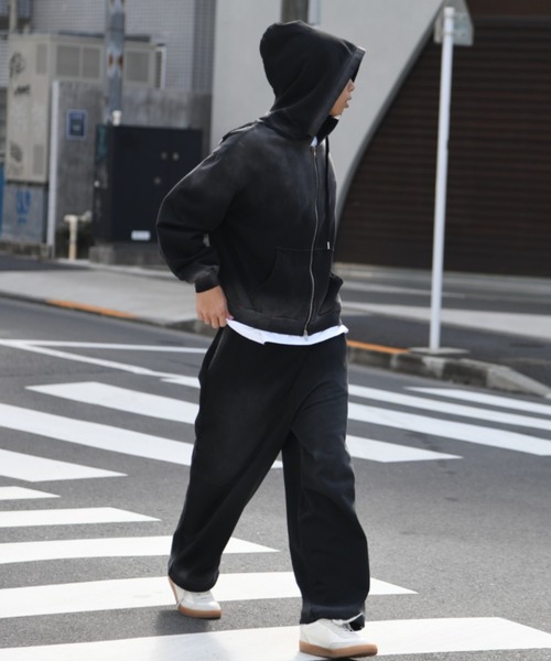 SUPERTHANKS(スーパーサンクス)の「オーバーダイ加工&フロッキープリント サイドタックワイドパンツ/Sun faded Flocky print Sweat Side-tuck Wide Pants(スウェットパンツ・メンズ・ブラウン/ブラック・S/M/L)」の5枚目の写真