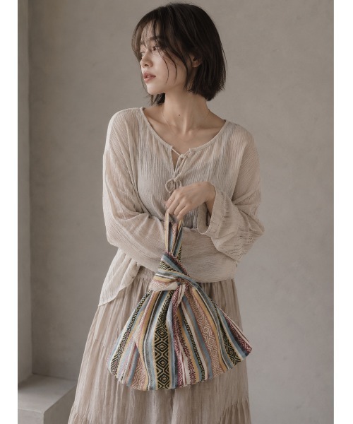 HIKA（ヒカ）の「【HIKA】バティック柄巾着BAG（ハンドバッグ・レディース・その他1/その他2/その他3/その他5/その他11/その他8/その他10/その他13/その他6/その他14/その他15/その他16/その他/その他4/その他7/その他9/その他12・FREE）」の2枚目の写真
