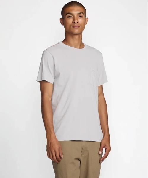 RVCA(ルーカ)の「RVCA メンズ PTC 2 PIGMENT SS Tシャツ 【2025年夏モデル】/ルーカ胸ポケットワンポイントロゴ刺繍クルーネック半袖Tシャツ(Tシャツ/カットソー・メンズ・ブルー系その他/ピンク・MEDIUM/SMALL/LARGE)」の1枚目の写真