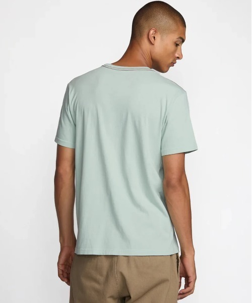RVCA(ルーカ)の「RVCA メンズ PTC 2 PIGMENT SS Tシャツ 【2025年夏モデル】/ルーカ胸ポケットワンポイントロゴ刺繍クルーネック半袖Tシャツ(Tシャツ/カットソー・メンズ・ブルー系その他/ピンク・MEDIUM/SMALL/LARGE)」の11枚目の写真