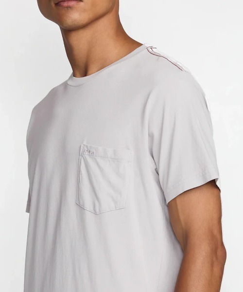 RVCA(ルーカ)の「RVCA メンズ PTC 2 PIGMENT SS Tシャツ 【2025年夏モデル】/ルーカ胸ポケットワンポイントロゴ刺繍クルーネック半袖Tシャツ(Tシャツ/カットソー・メンズ・ブルー系その他/ピンク・MEDIUM/SMALL/LARGE)」の7枚目の写真