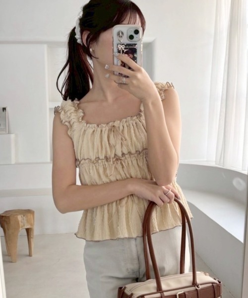 one after another NICE CLAUP（ワンアフターアナザーナイスクラップ）の「シャーリングリボンタンク（タンクトップ・レディース・ベージュ/オフホワイト/ブラック・FREE）」の3枚目の写真