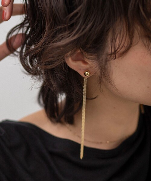 grace grace (グラスグラス)の「【grace grace/グラスグラス】【PR林☆別注アイテム】ビジューロングピアス(ピアス(両耳用)・レディース・ゴールド・P)」の4枚目の写真