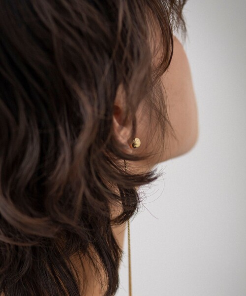 grace grace (グラスグラス)の「【grace grace/グラスグラス】【PR林☆別注アイテム】ビジューロングピアス(ピアス(両耳用)・レディース・ゴールド・P)」の2枚目の写真