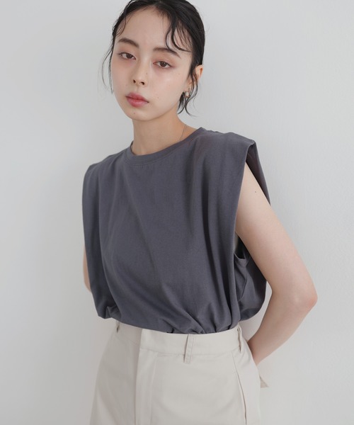 LIAN(リアン)の「ショルダータックトップス(Tシャツ/カットソー・レディース・オフホワイト/ブラック/スミクロ/グリーン/ブラウン・FREE)」の3枚目の写真