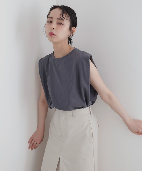 LIAN(リアン)の「ショルダータックトップス(Tシャツ/カットソー・レディース・オフホワイト/ブラック/スミクロ/グリーン/ブラウン・FREE)」の15枚目の写真