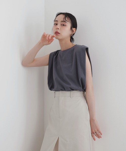 LIAN(リアン)の「ショルダータックトップス(Tシャツ/カットソー・レディース・オフホワイト/ブラック/スミクロ/グリーン/ブラウン・FREE)」の20枚目の写真