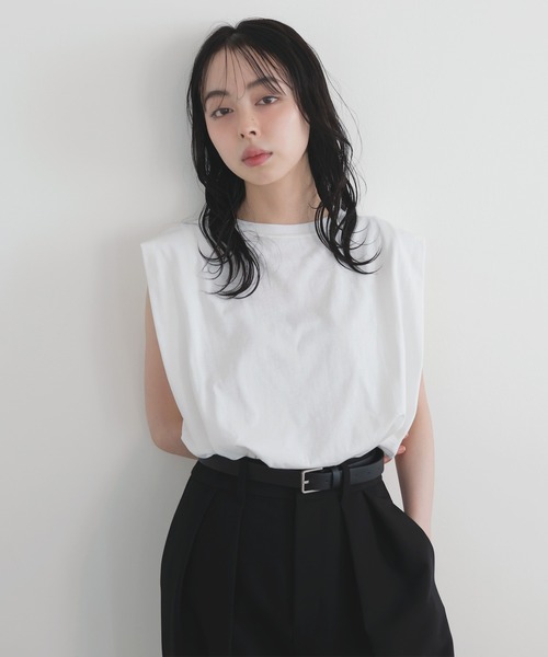 LIAN(リアン)の「ショルダータックトップス(Tシャツ/カットソー・レディース・オフホワイト/ブラック/スミクロ/グリーン/ブラウン・FREE)」の6枚目の写真